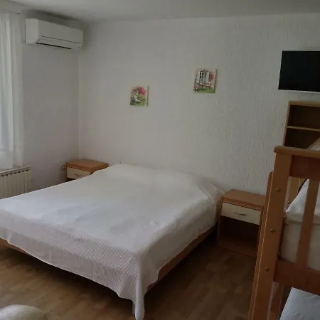 Grapes With A Bedroom
