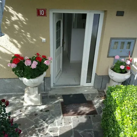 Grapes With A Bedroom * איזולה